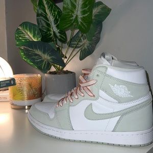 Jordan 1s SEAFOAM women size 9.5